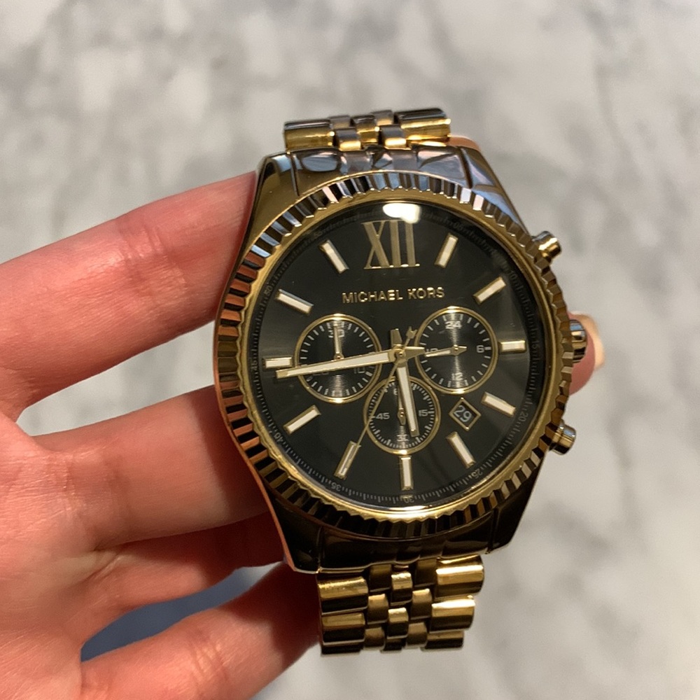 Michael Kors Gold Bradshaw Watch - Picture 4 of 5